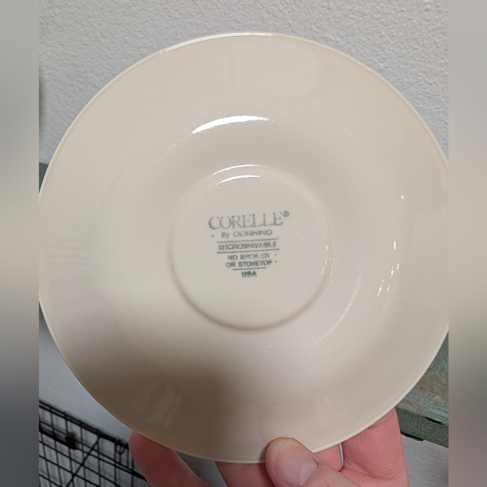 Vintage Corning Corelle Set of 4 Ecru Cream Colored Blue Rim Outlined Saucers - Picture 3 of 4